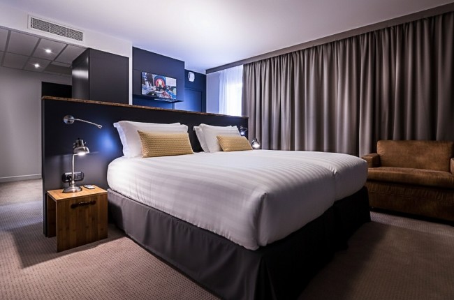 BW Plus Suitcase La D&eacute;fense