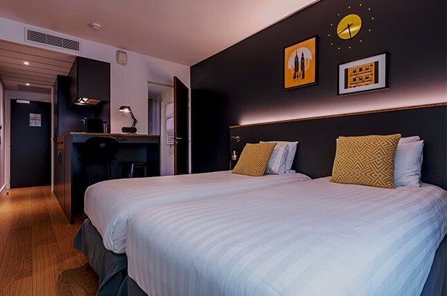 BW Plus Suitcase La D&eacute;fense