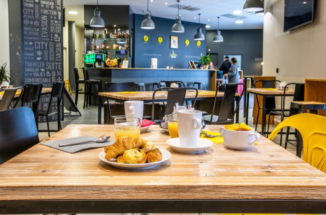 Best Western Plus Suitcase Paris - La Defense : Express Breakfast