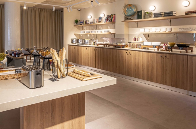 Best Western Plus Suitcase Paris - La D&eacute;fense : Buffet Breakfast Services