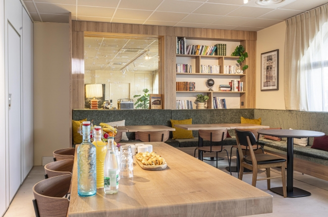 BW Plus Suitcase La D&eacute;fense